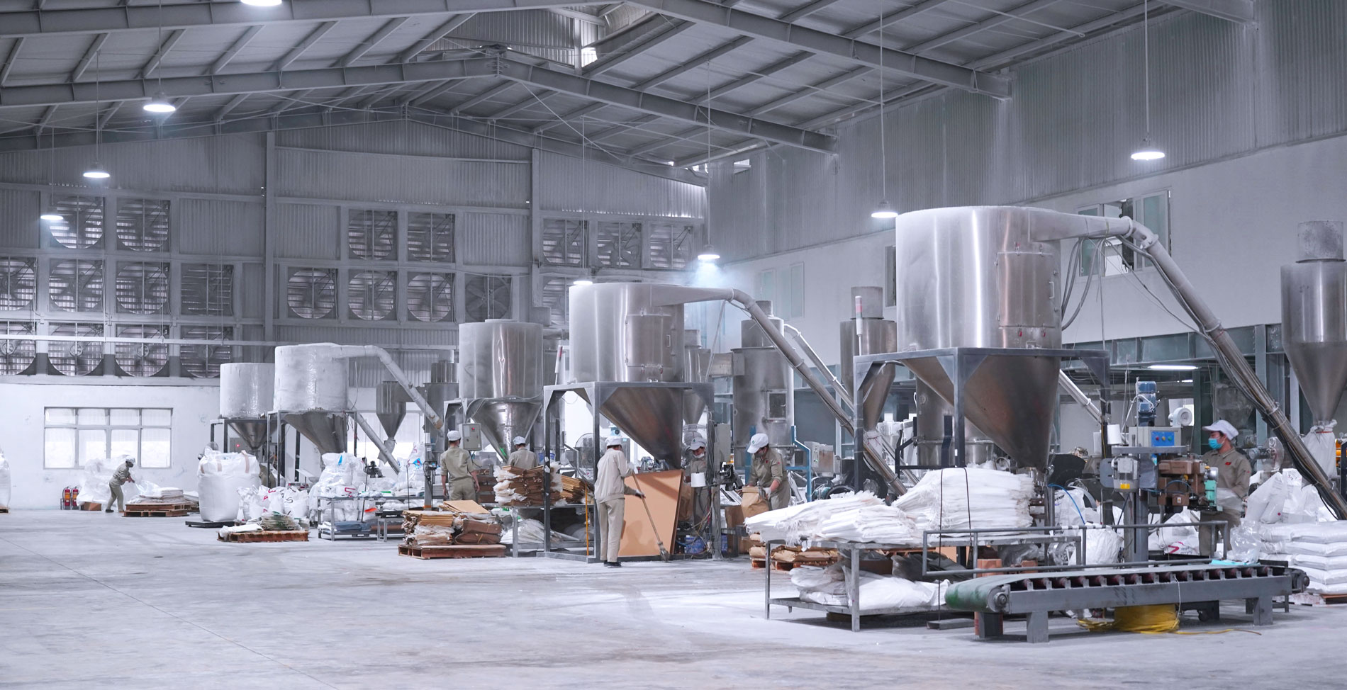 Không gian sản xuất nhà máy An Tiến Industries